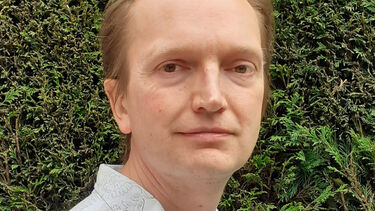 Dr Warren Pearce